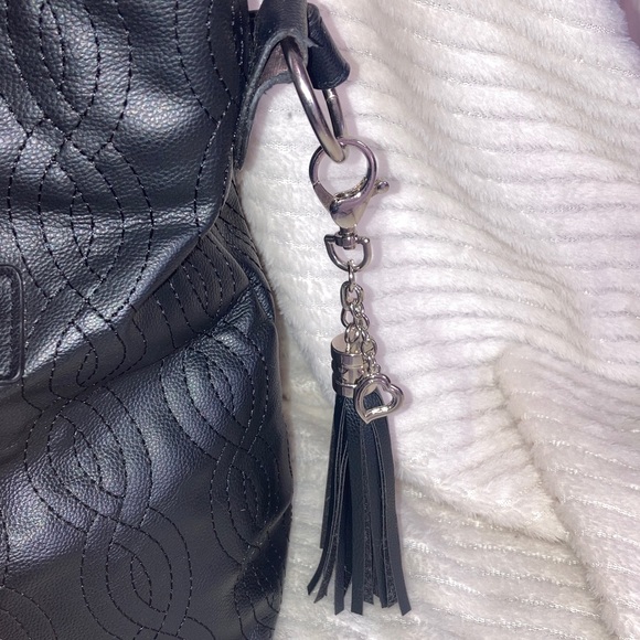Bella Russo Black Patterned Handbag with tassel and inside keychain NEW - Picture 4 of 9